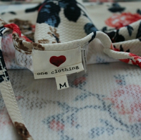 Cute floral crop top 🌸 - Picture 3 of 3